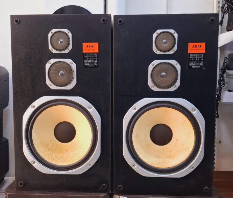 AKAI MODELO SR-LA301