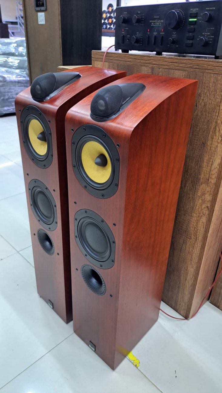 BOWERS & WILKINS MODELO 704