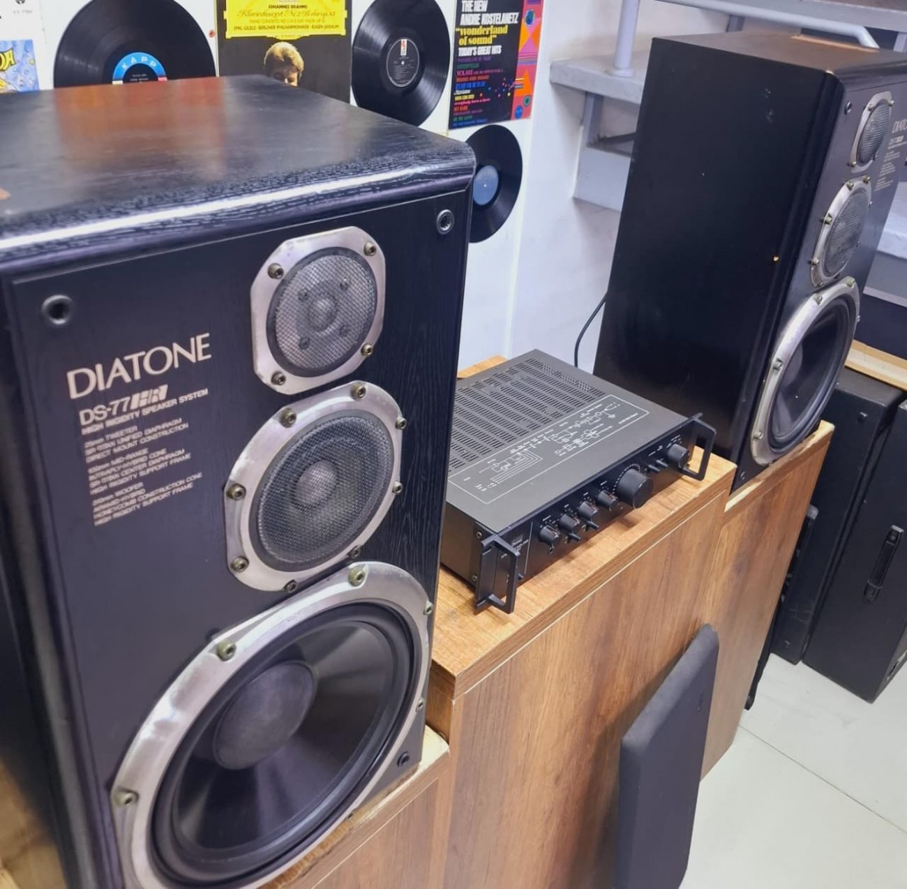 DIATONE MODELO DS-77HR BLACK