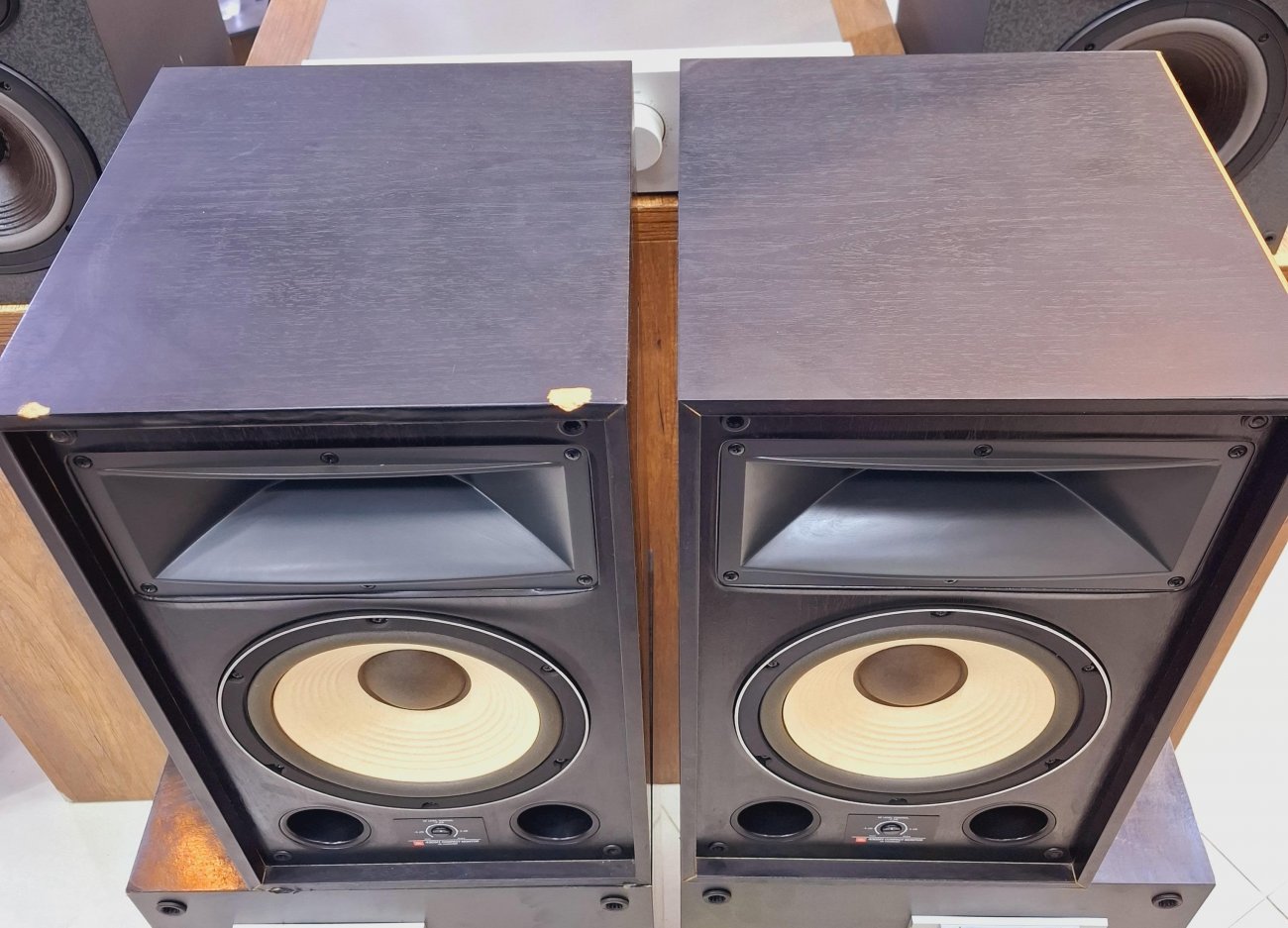 JBL MODELO 4305H COMPACT MONITOR 