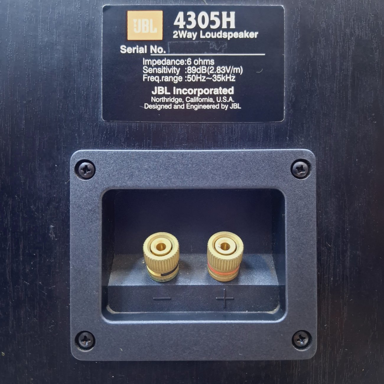 JBL MODELO 4305H COMPACT MONITOR 