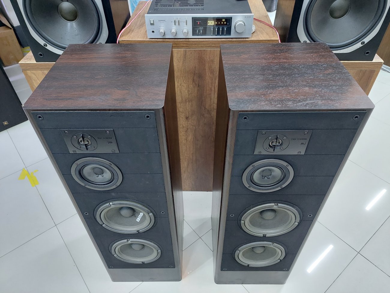 JBL MODELO LX66