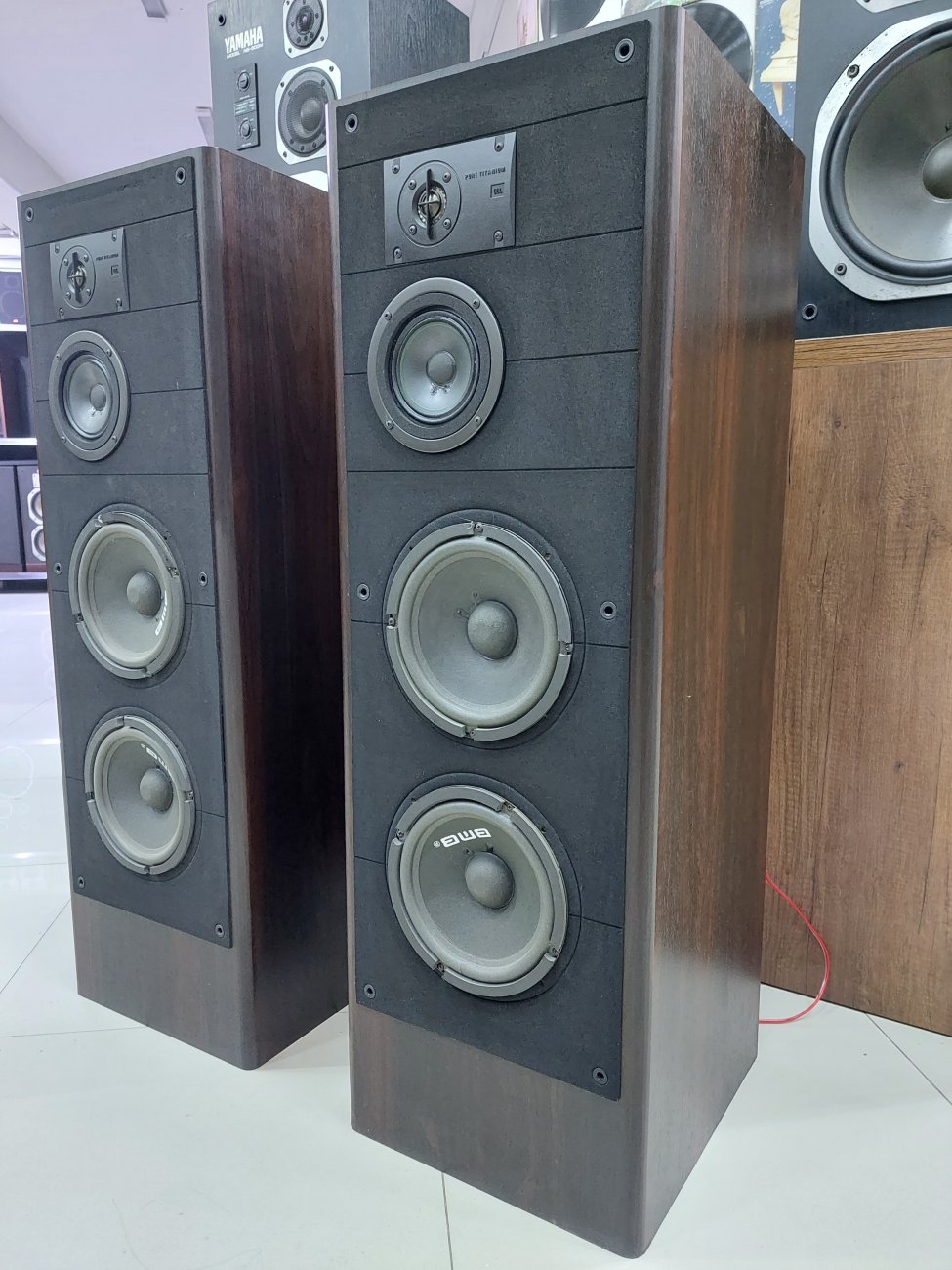 JBL MODELO LX66