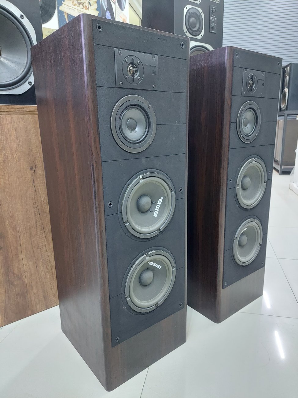 JBL MODELO LX66