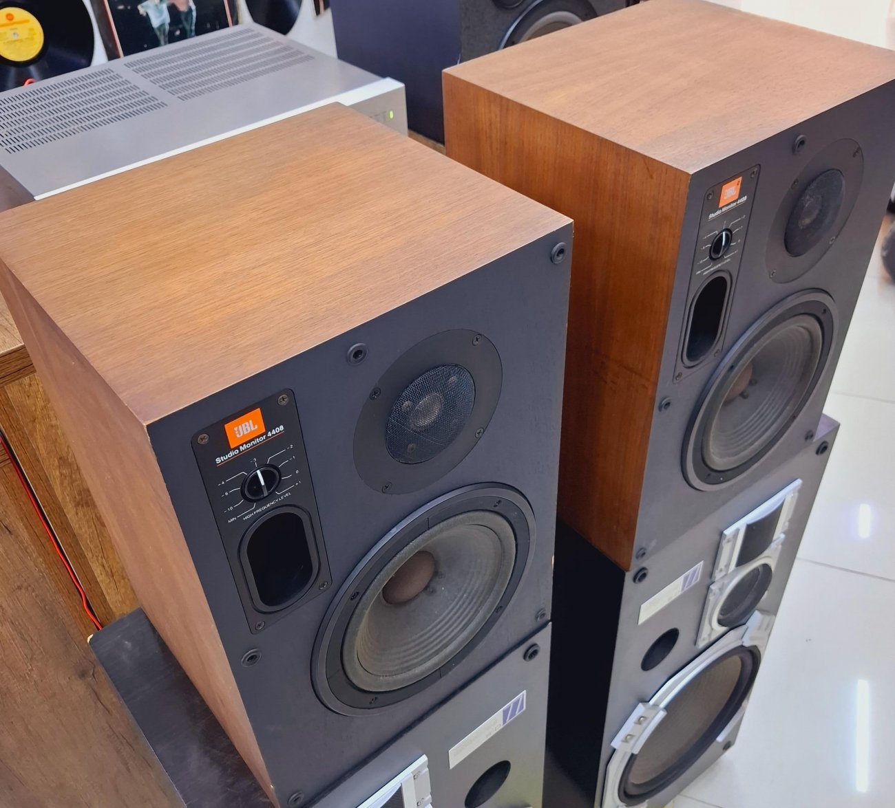 JBL MODELO STUDIO MONITOR 4408