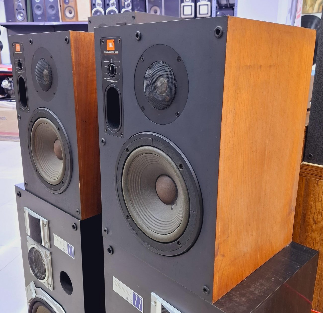 JBL MODELO STUDIO MONITOR 4408