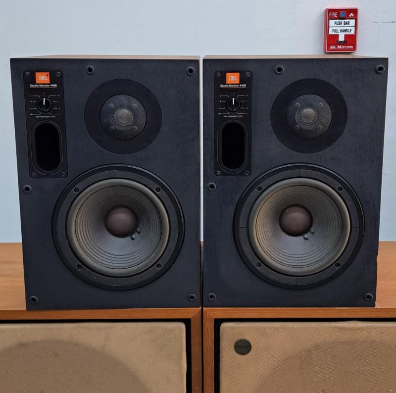 JBL MODELO STUDIO MONITOR 4408