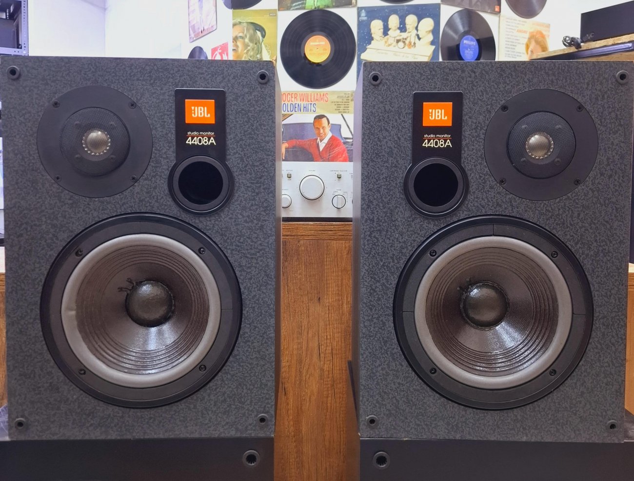 JBL MODELO STUDIO MONITOR 4408A