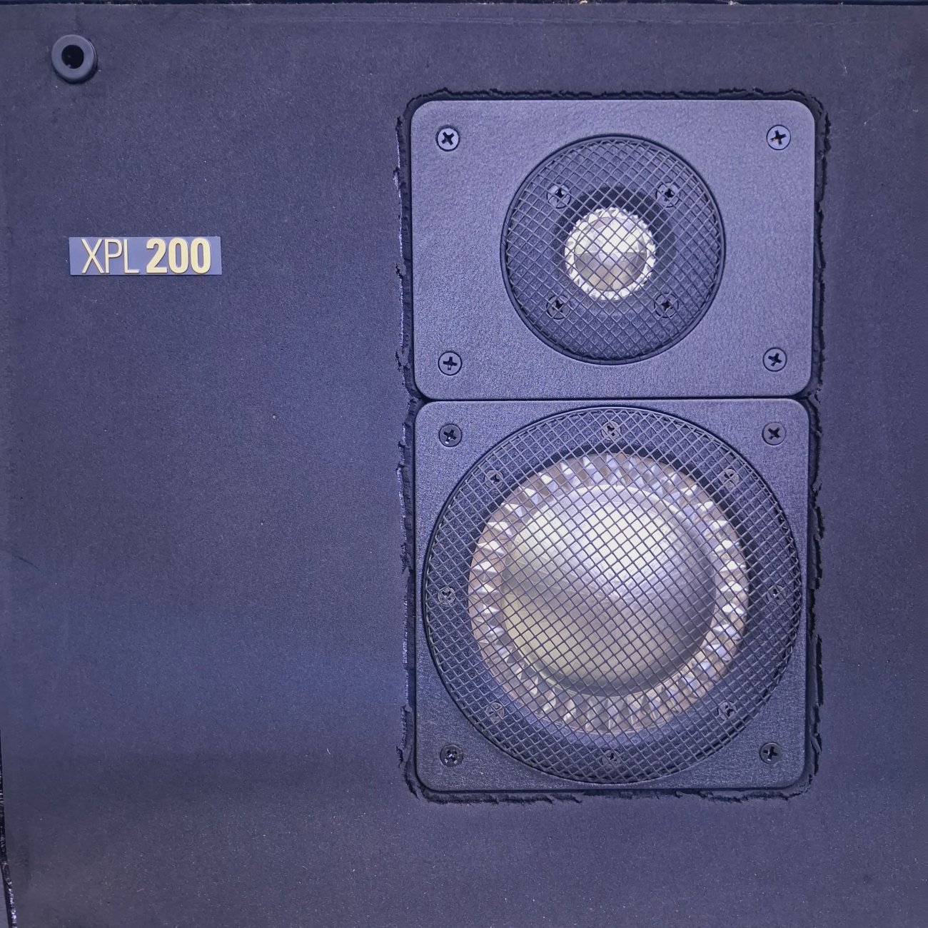 JBL MODELO XPL200