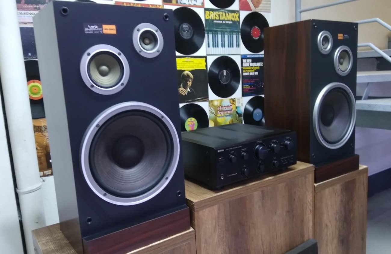 LO-D/HITACHI MODELO HS-590