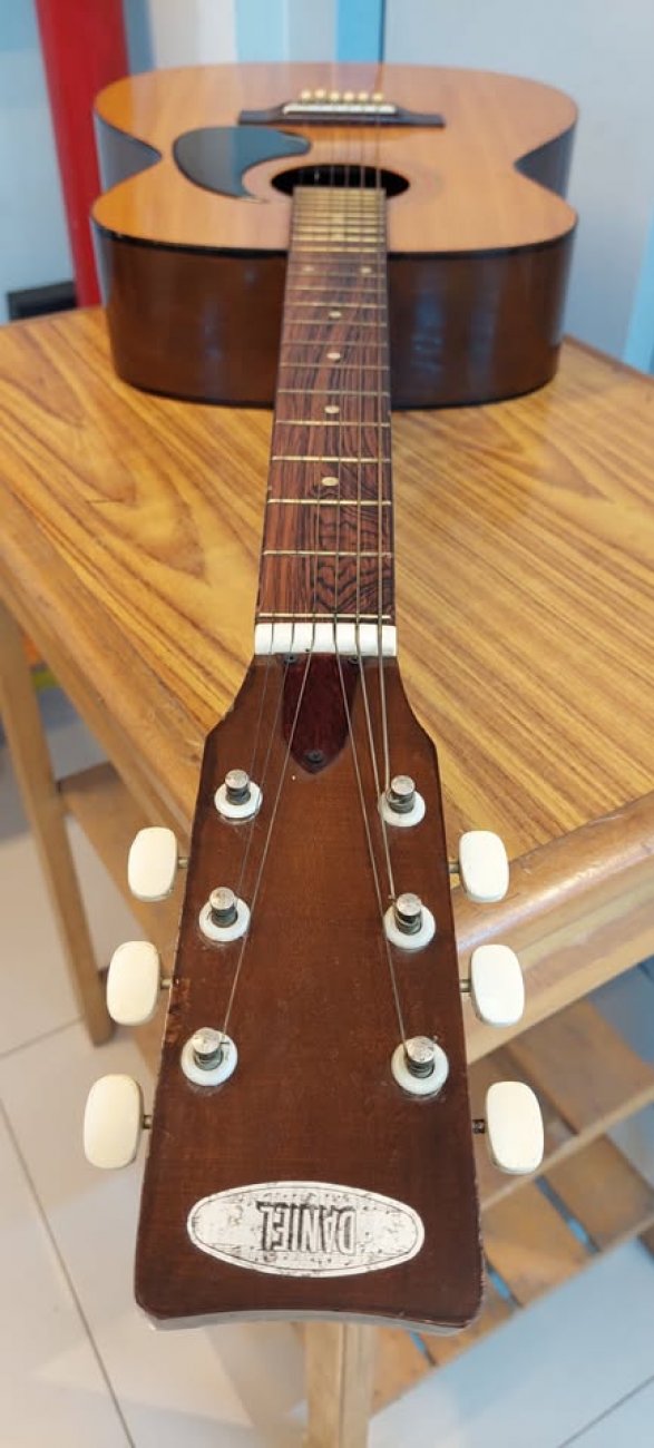 MANUFACTURED BY YOURS GUITAR CO LTD