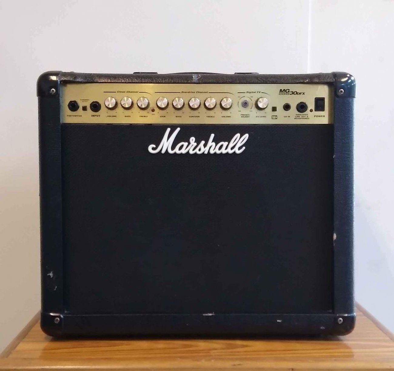 MARSHALL MODELO MG SERIES 30DFX