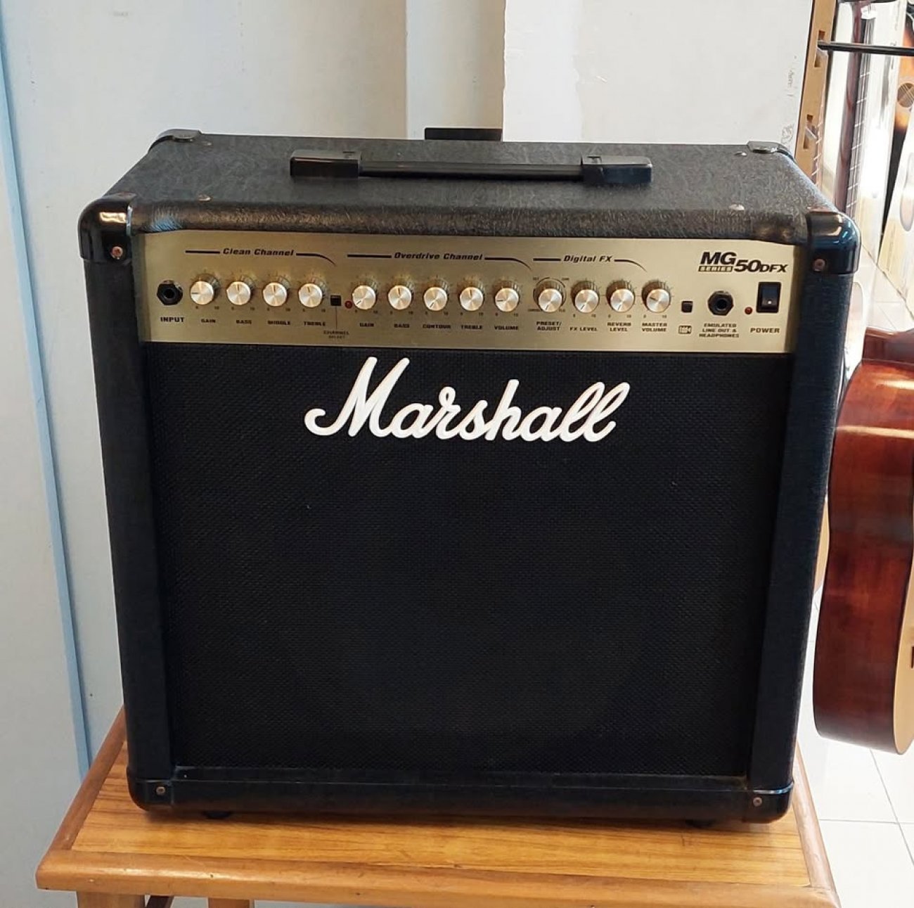 MARSHALL MODELO MG50DFX