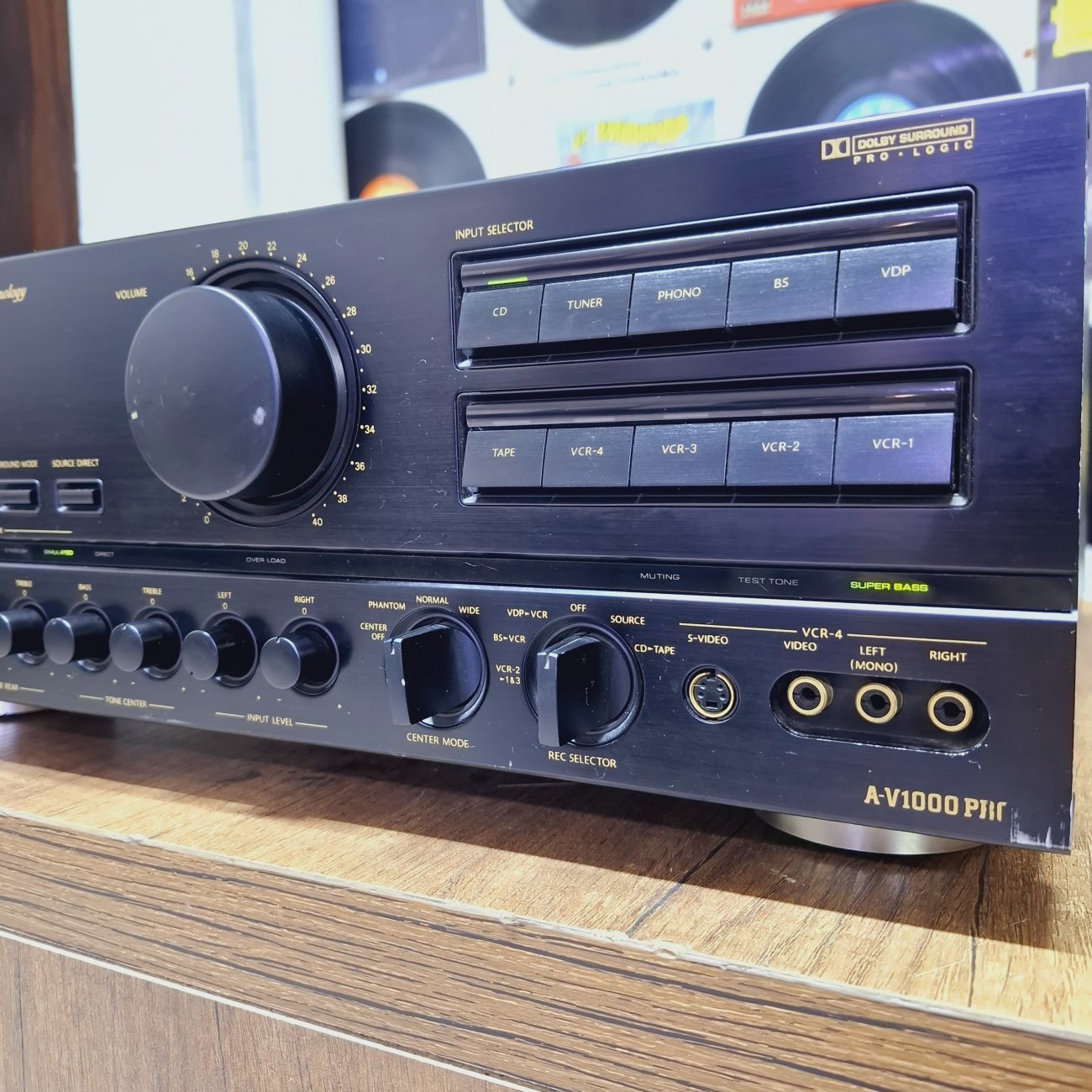 ONKYO MODELO A-V1000 PRO