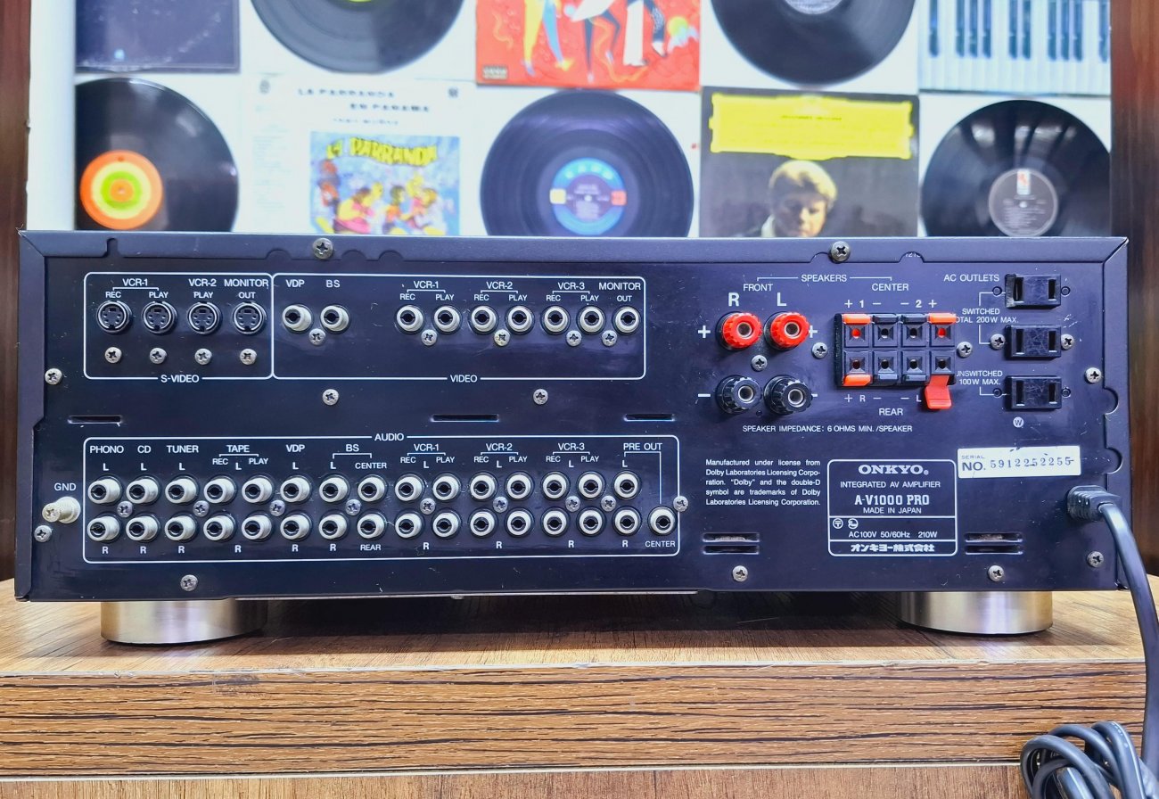 ONKYO MODELO A-V1000 PRO