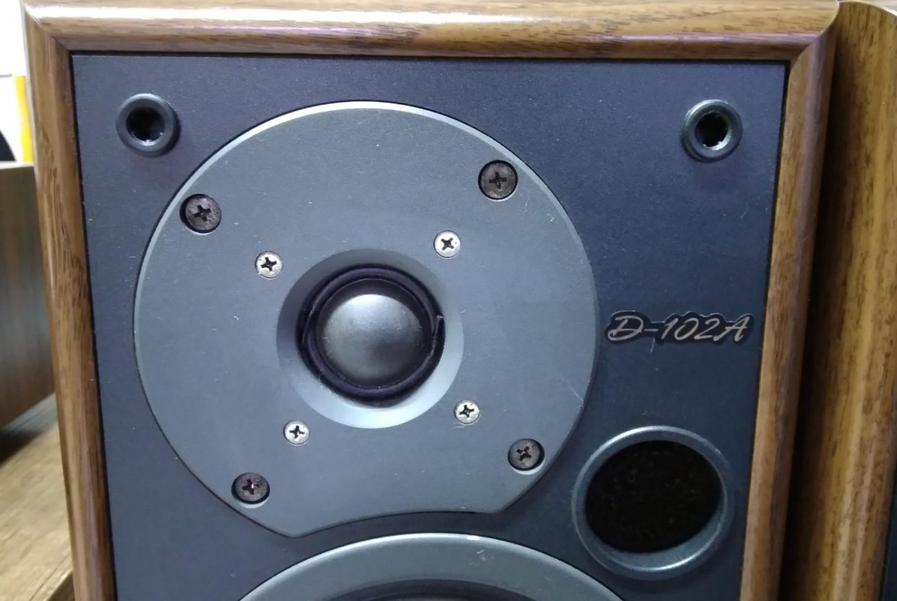 ONKYO MODELO D-102A