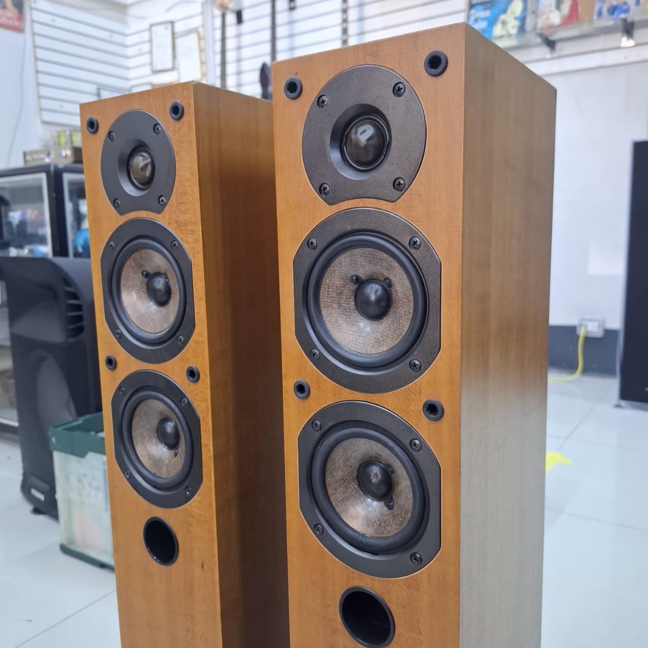 ONKYO MODELO D-105F