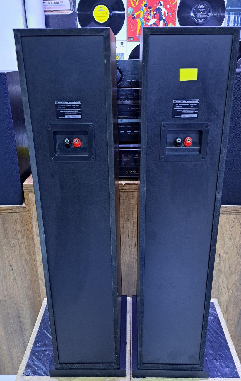 ONKYO MODELO D-305F