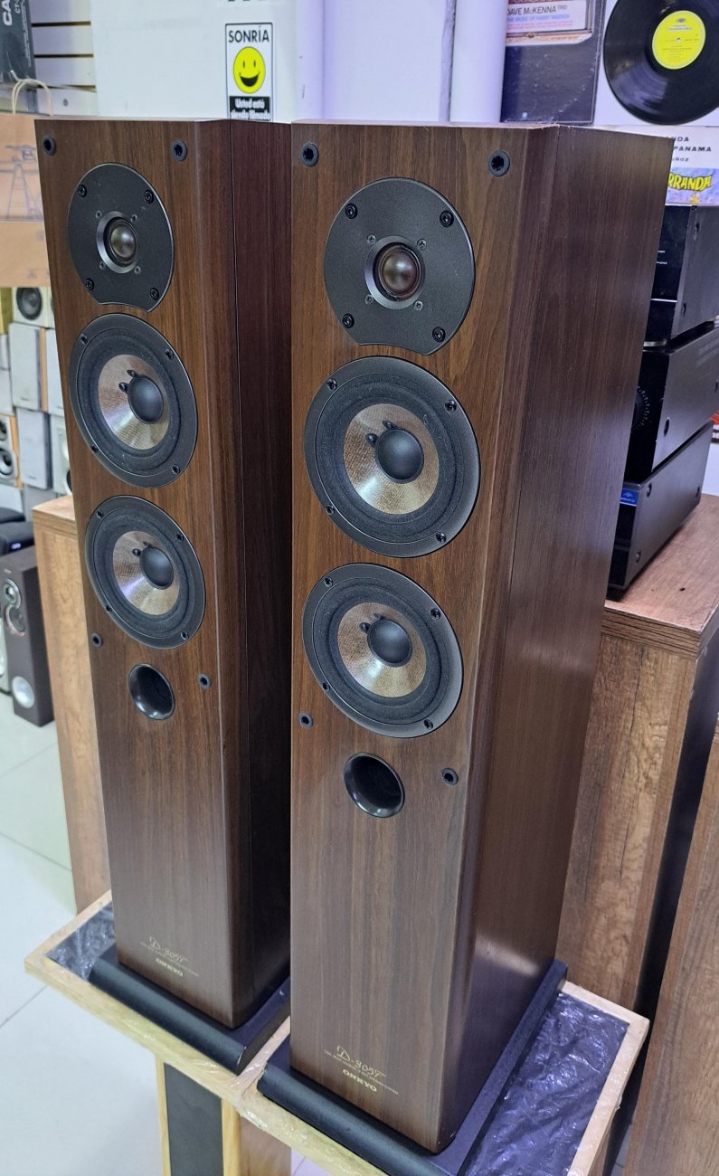 ONKYO MODELO D-305F