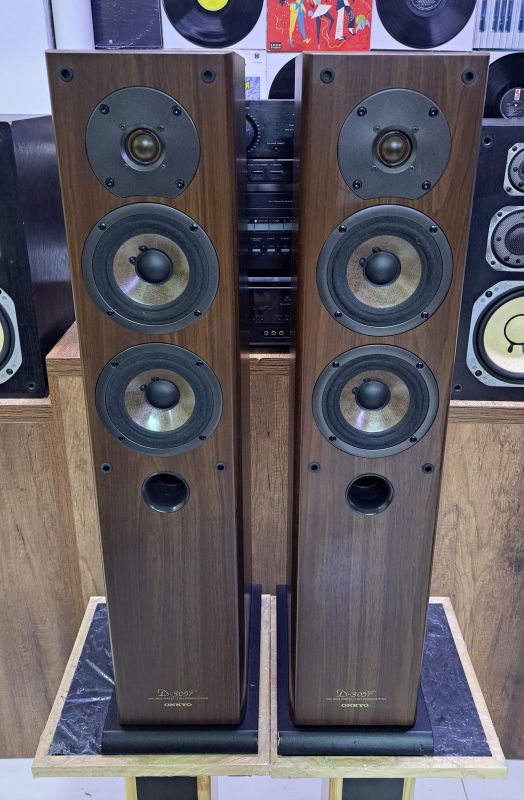 ONKYO MODELO D-305F