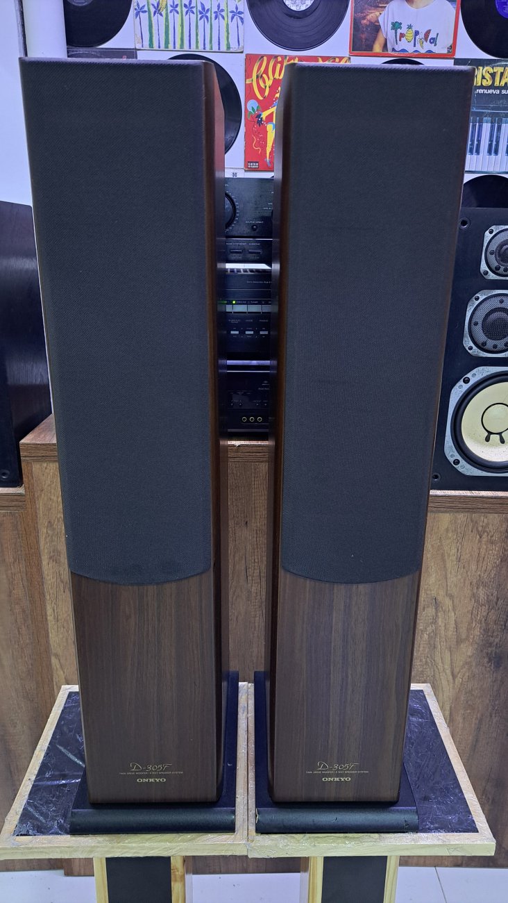 ONKYO MODELO D-305F