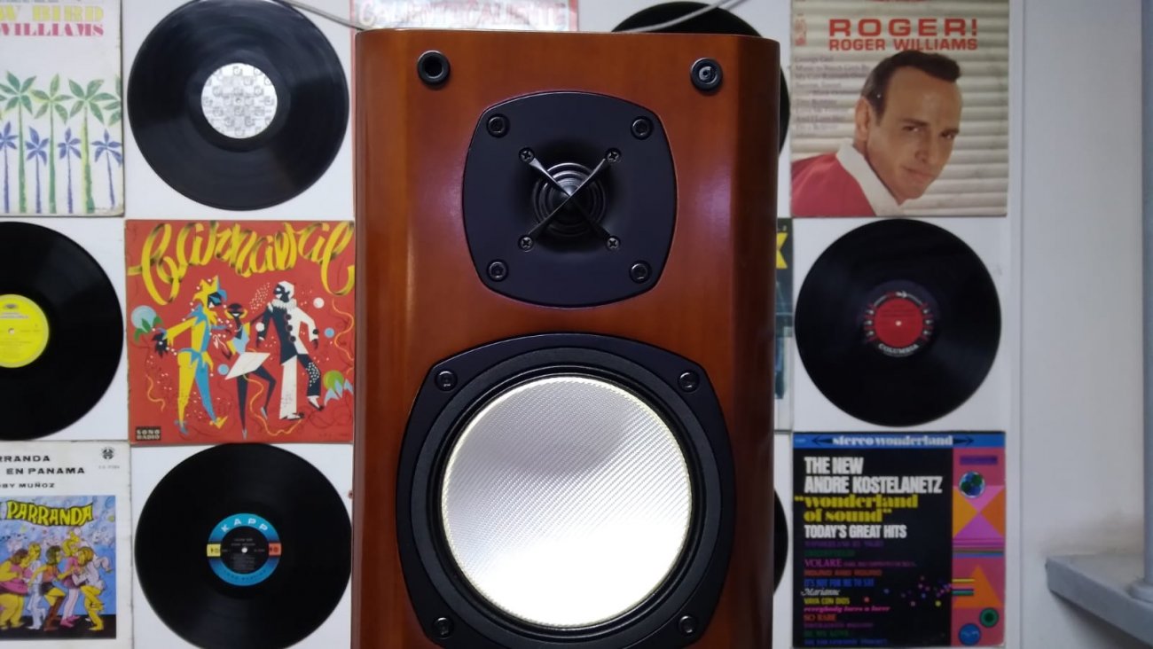 ONKYO MODELO D-508E