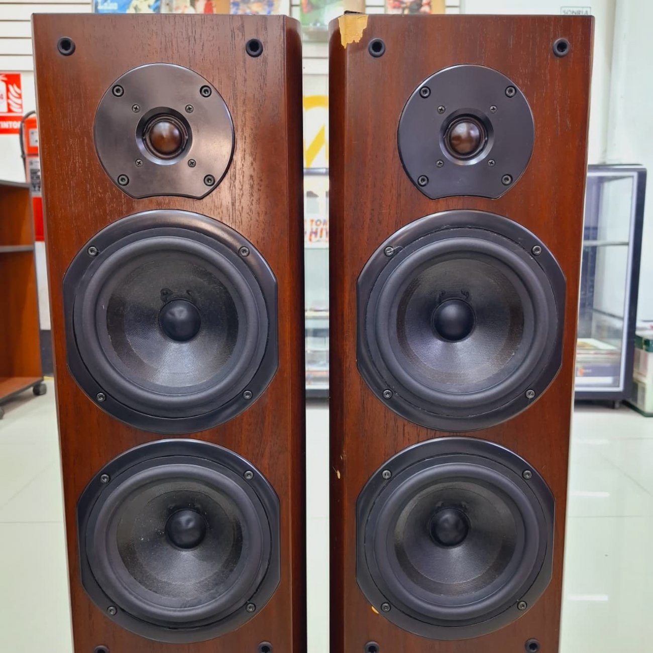 ONKYO MODELO D-602F 