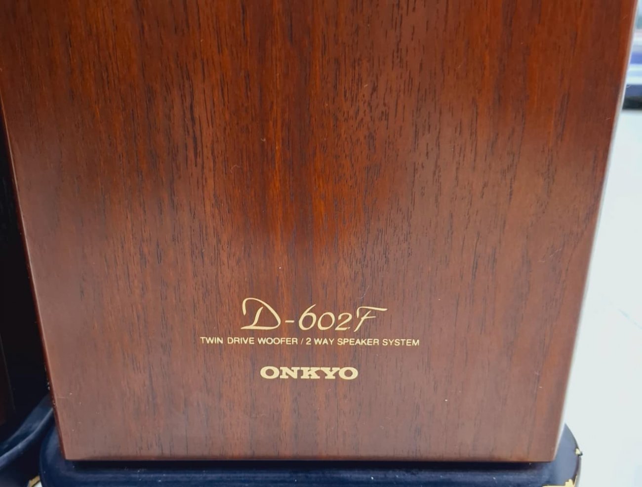 ONKYO MODELO D-602F 