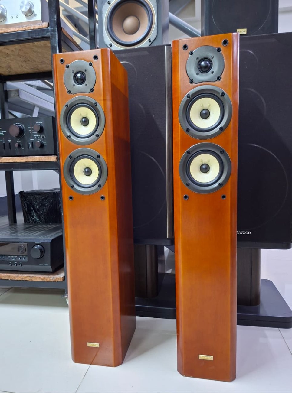 ONKYO MODELO D-702F