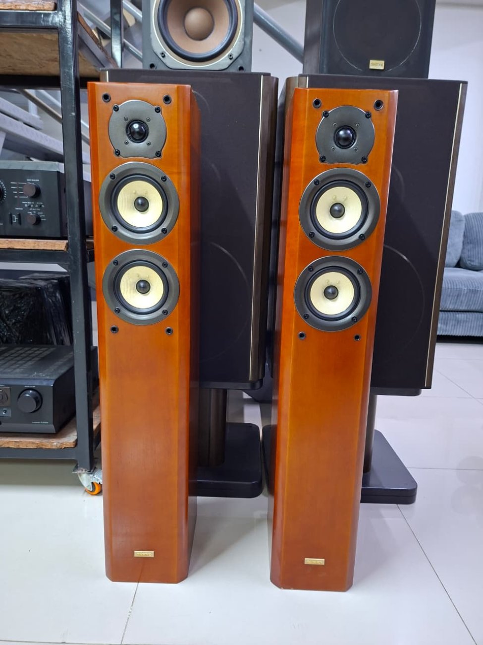 ONKYO MODELO D-702F