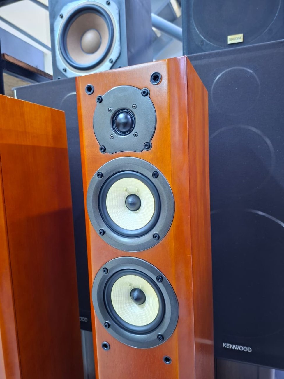 ONKYO MODELO D-702F