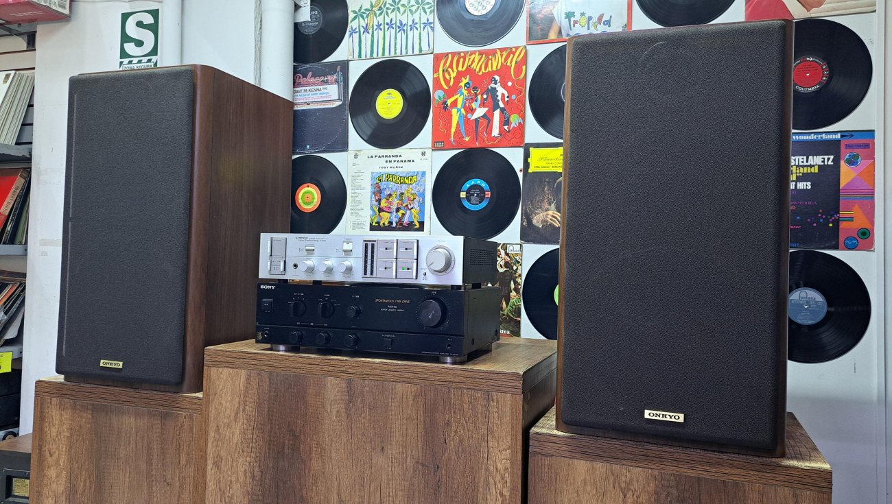 ONKYO MODELO D-77FX