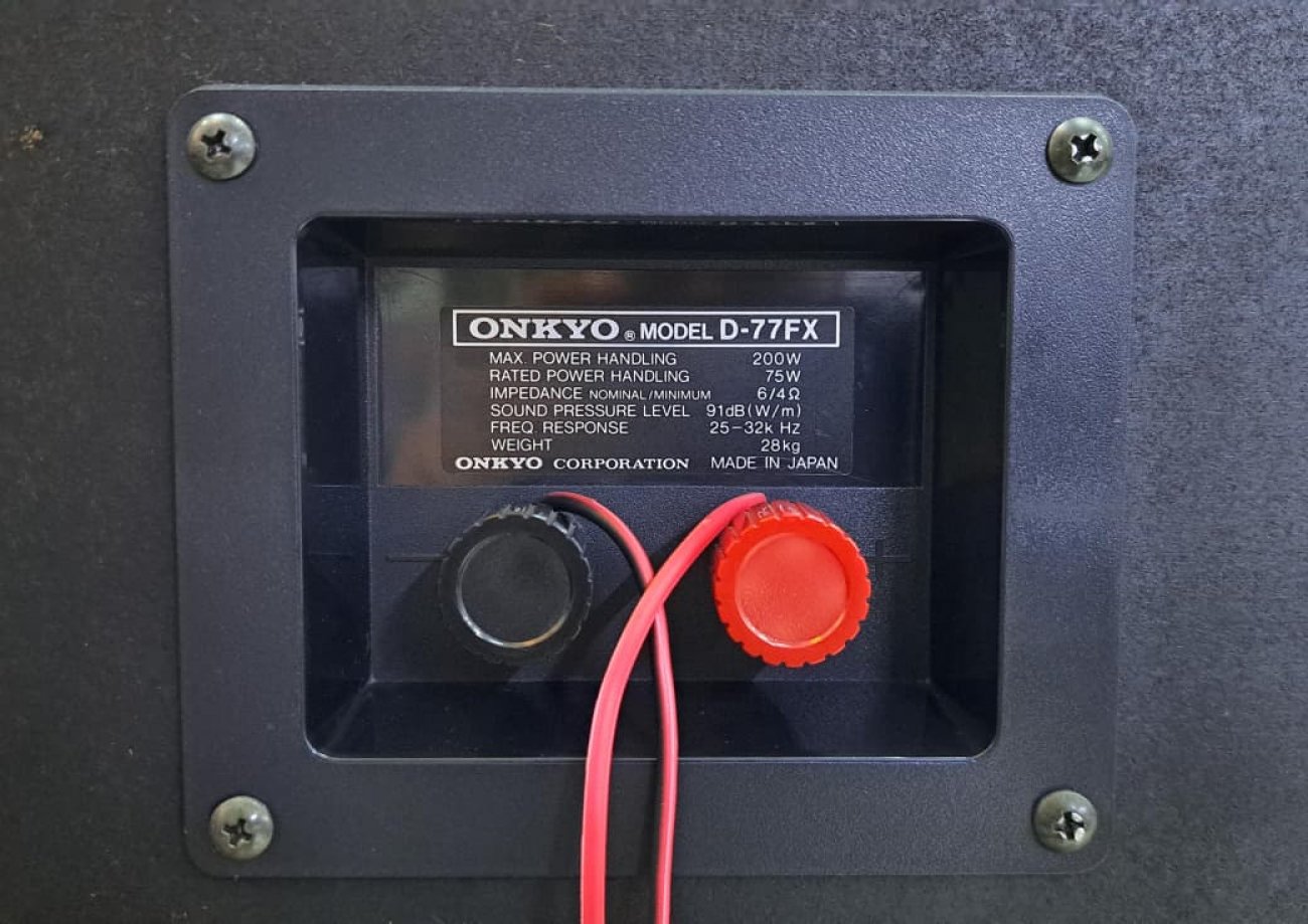 ONKYO MODELO D-77FX