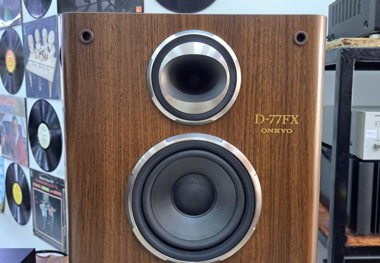 ONKYO MODELO D-77FX