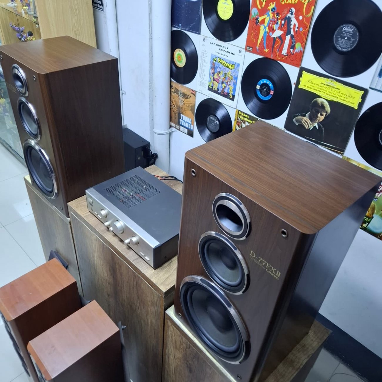 ONKYO MODELO D-77FXii