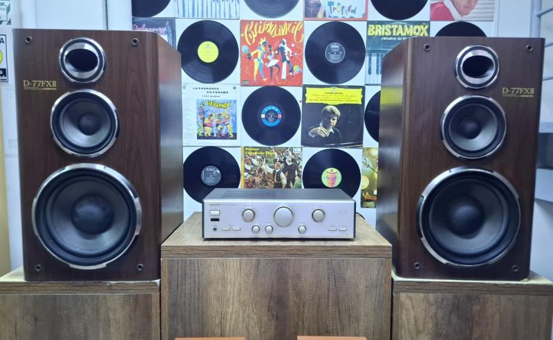 ONKYO MODELO D-77FXii