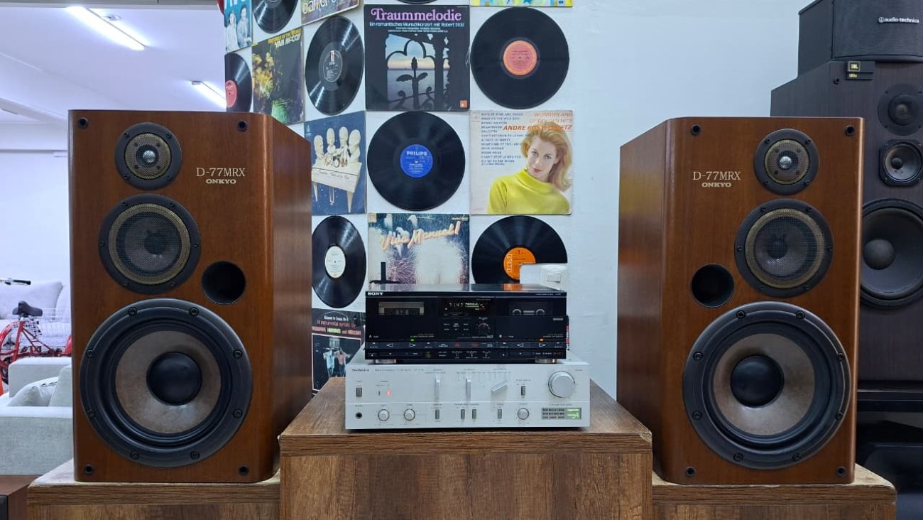 ONKYO MODELO D-77MRX