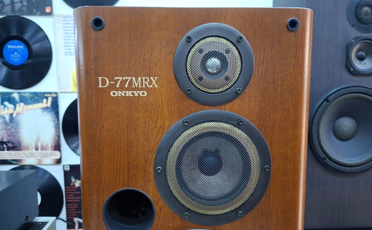 ONKYO MODELO D-77MRX
