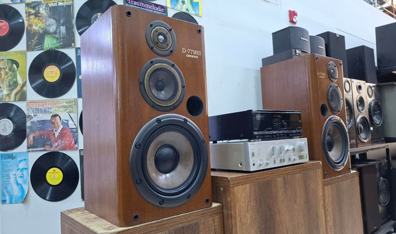 ONKYO MODELO D-77MRX