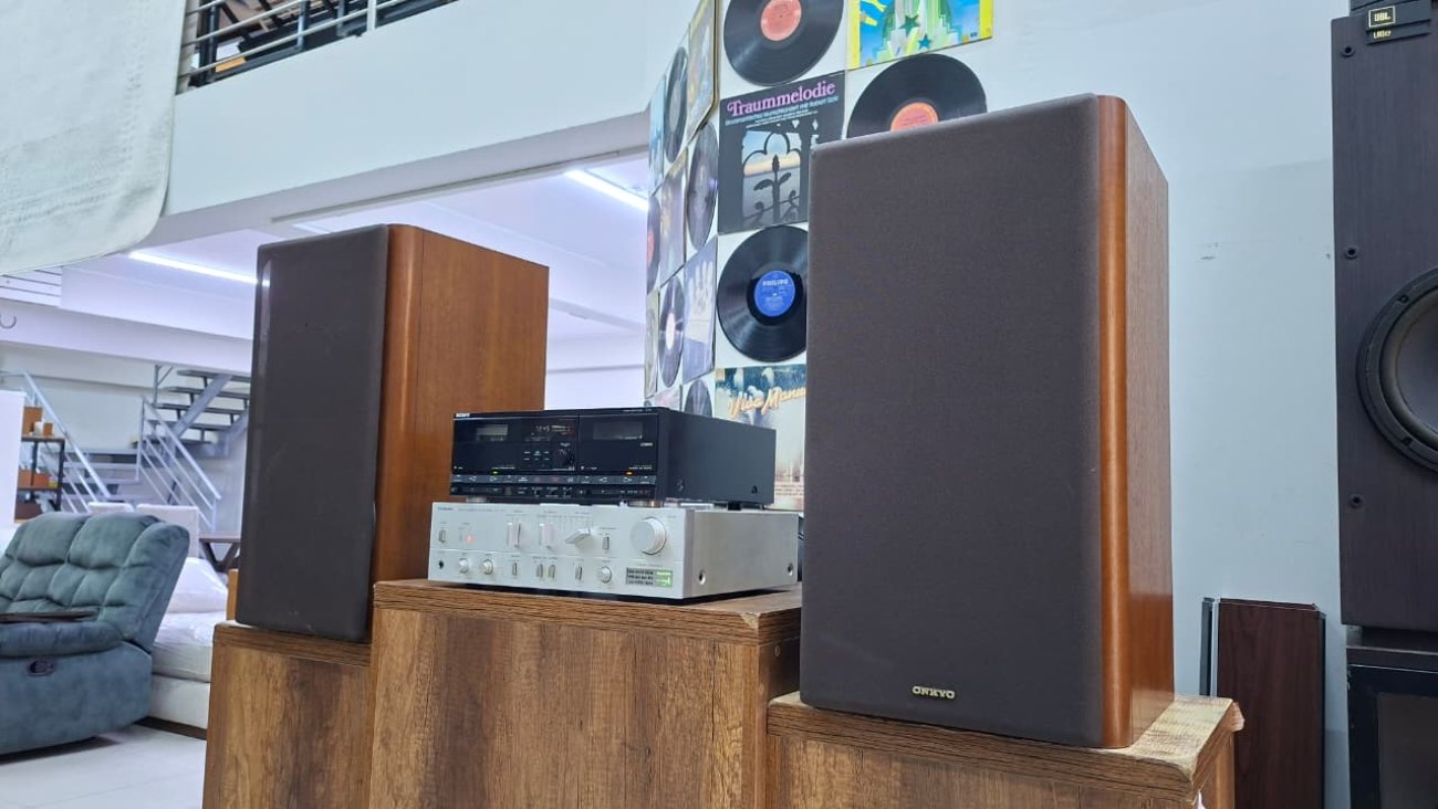 ONKYO MODELO D-77MRX