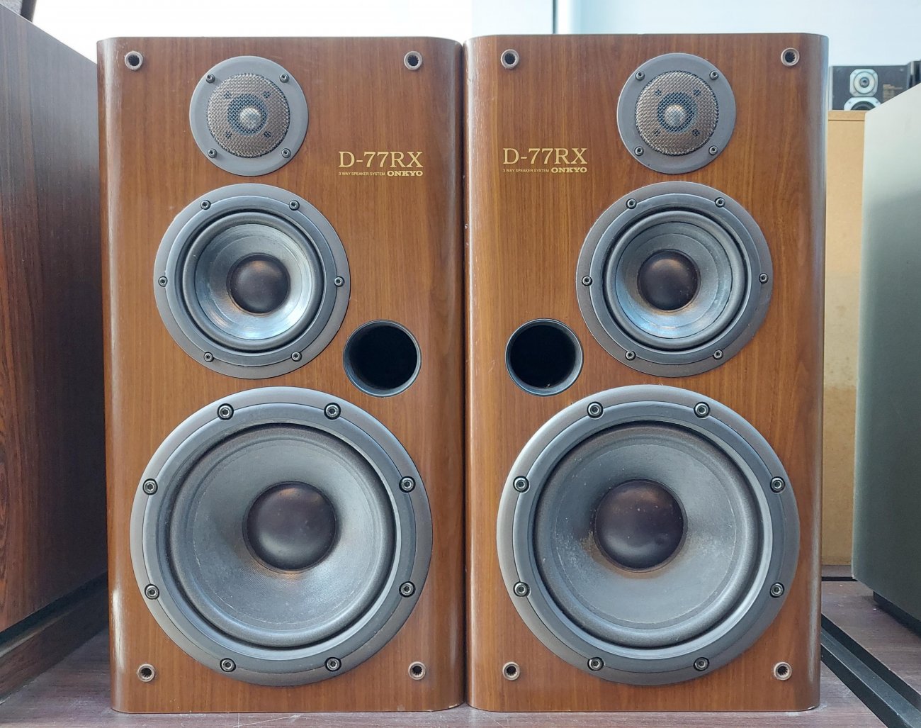 ONKYO MODELO D-77RX