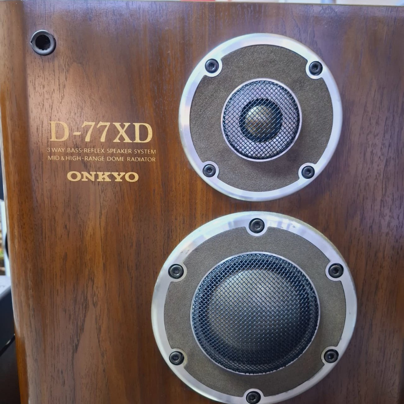 ONKYO MODELO D-77XD
