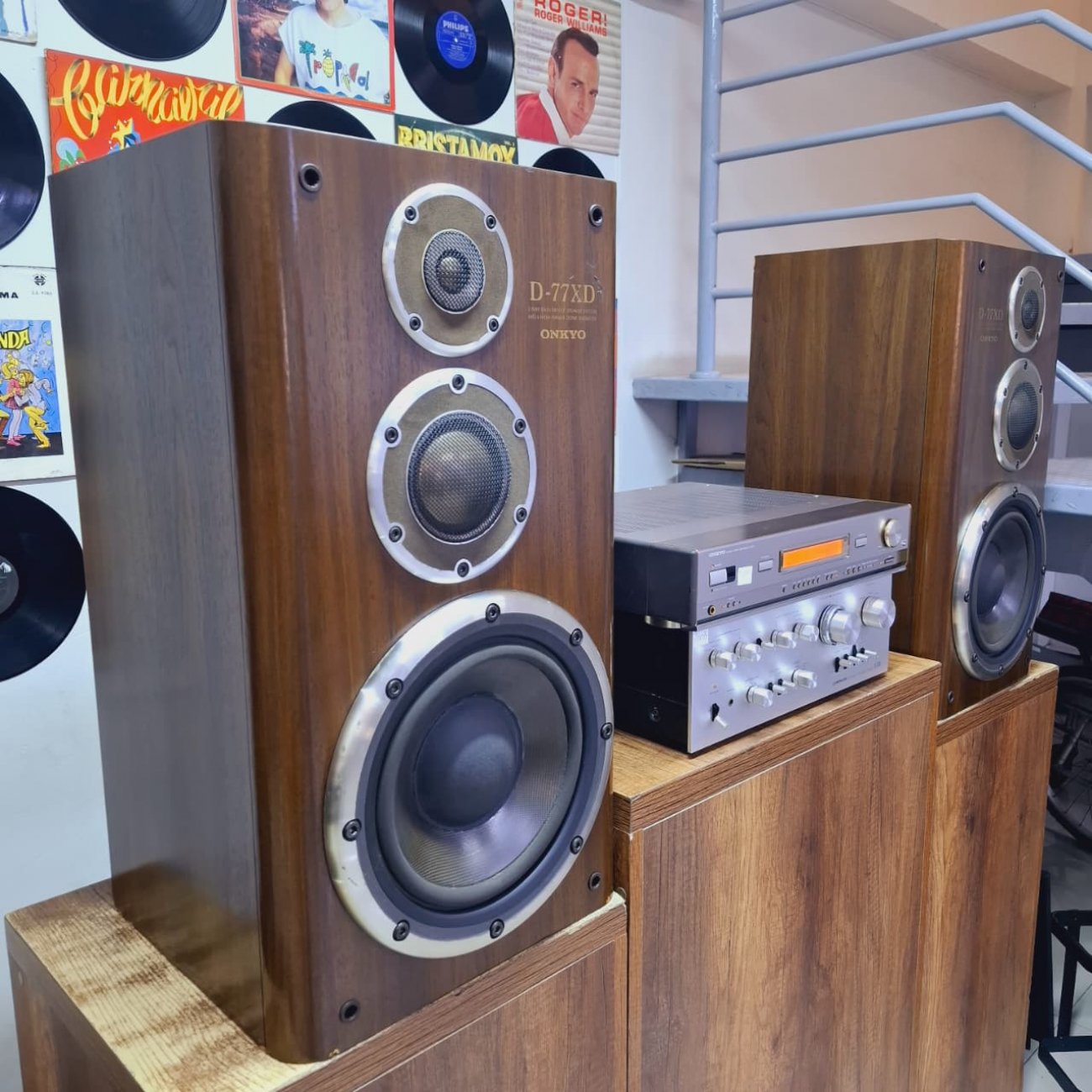 ONKYO MODELO D-77XD