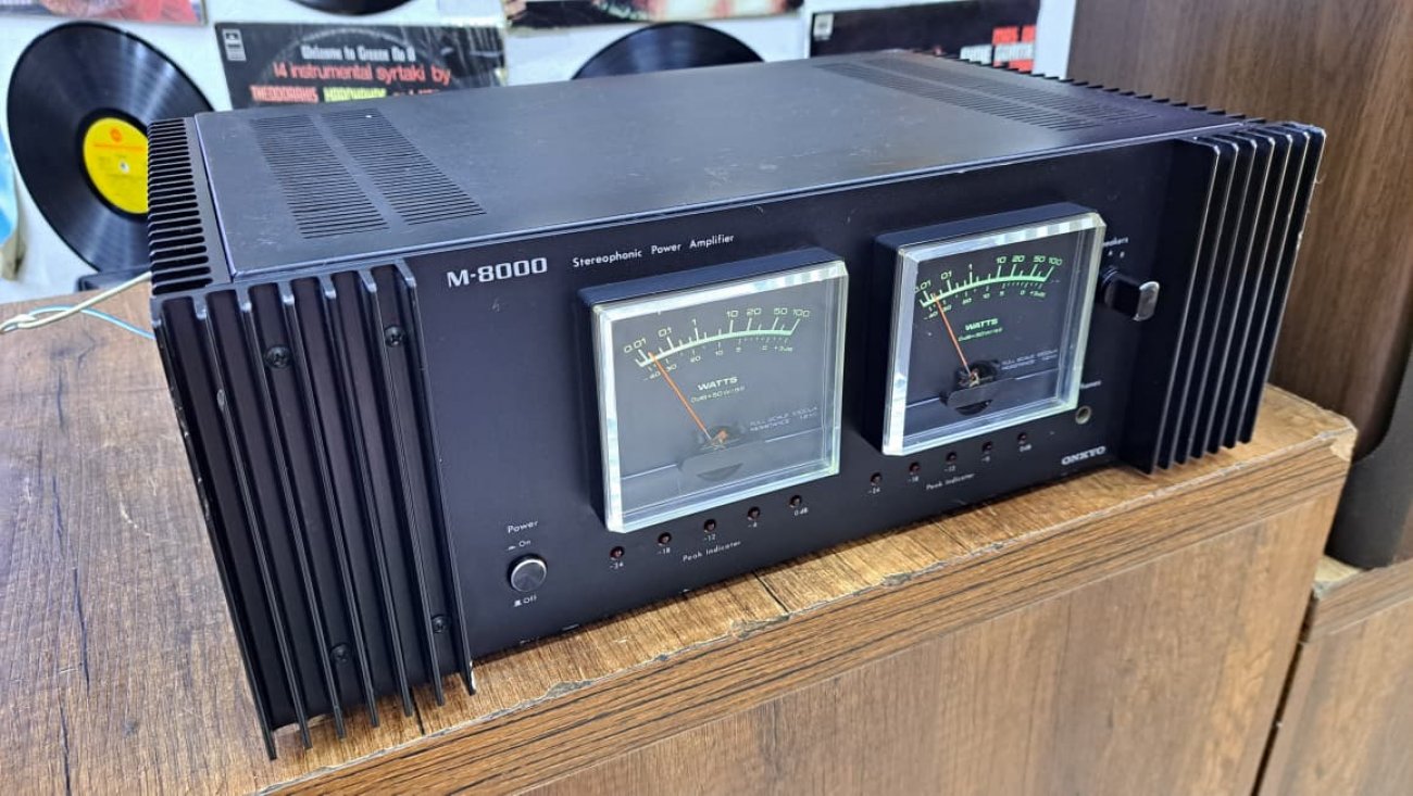 ONKYO MODELO M-8000