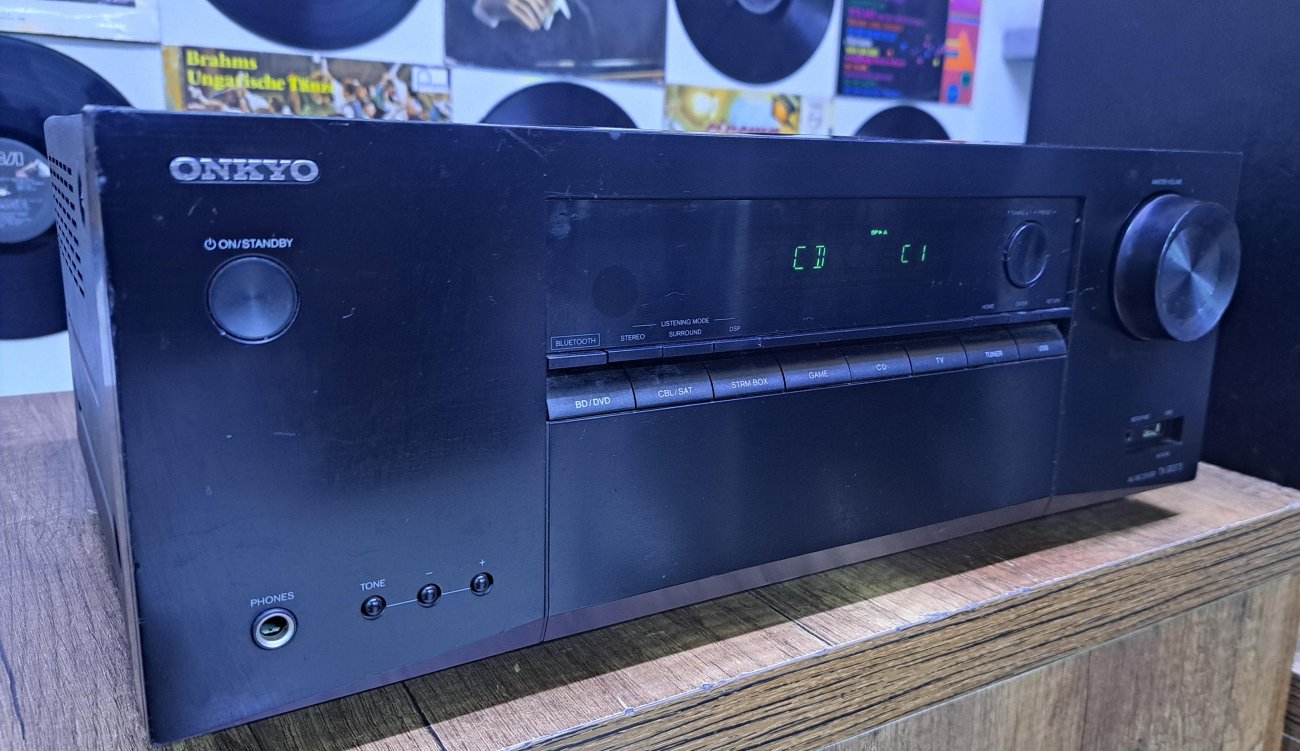 ONKYO MODELO TX-SR373