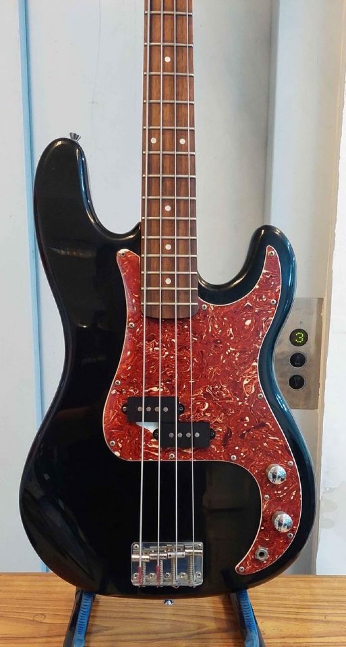 PHOTOGENIC PRECISION BASS