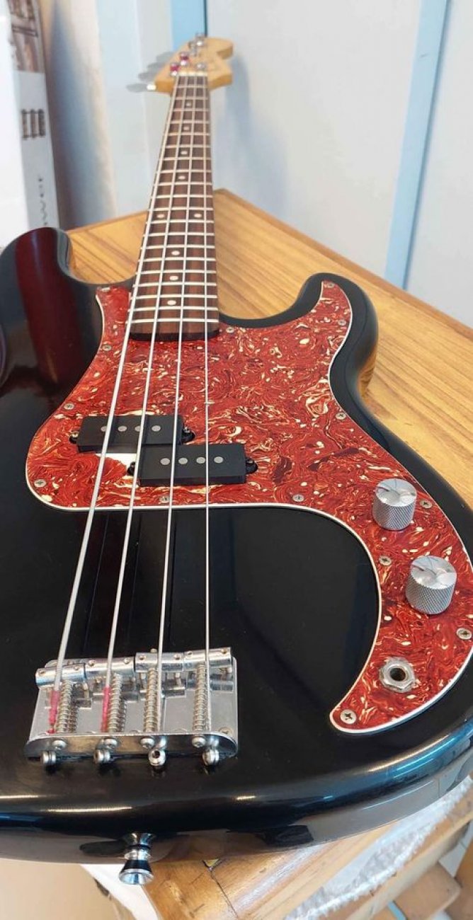 PHOTOGENIC PRECISION BASS