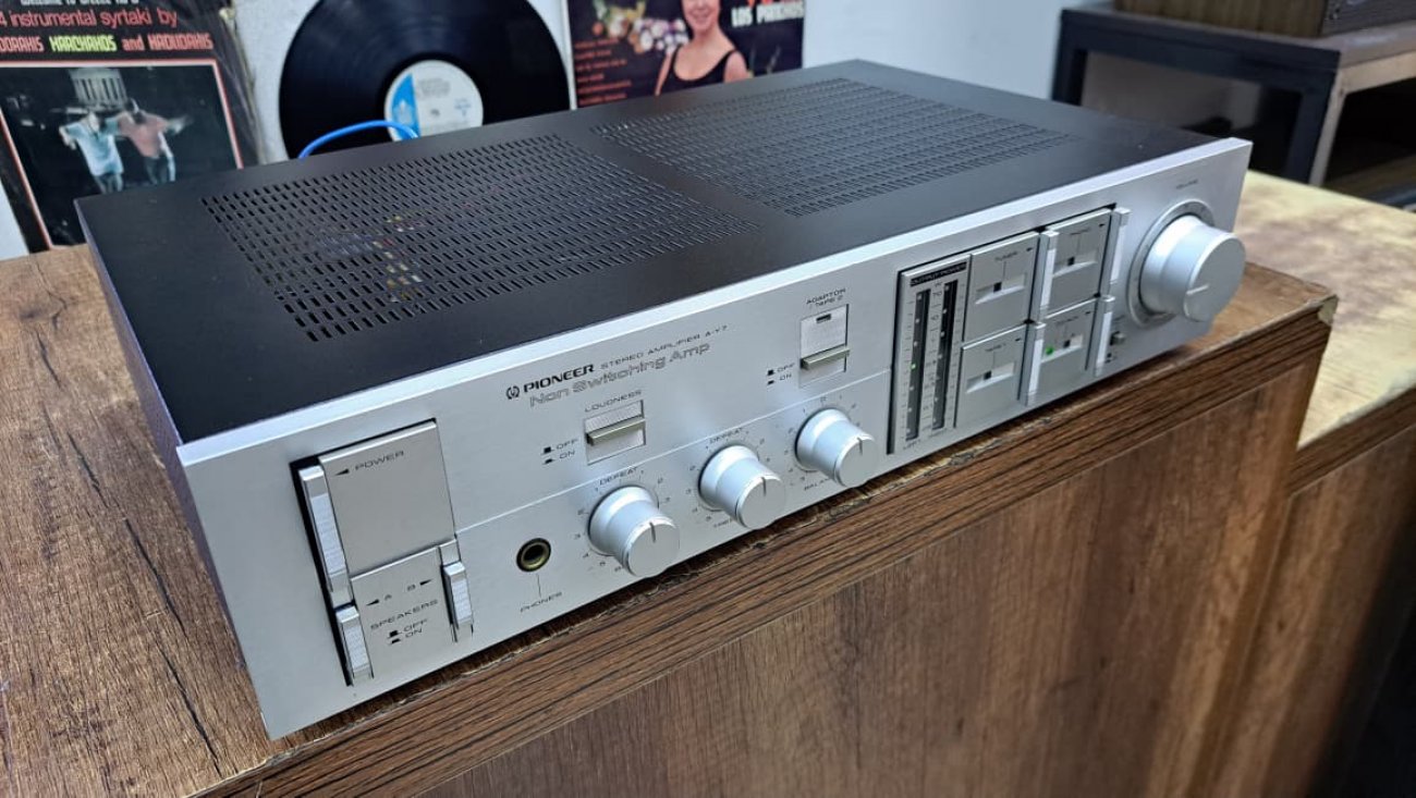 PIONEER MODELO A-Y7