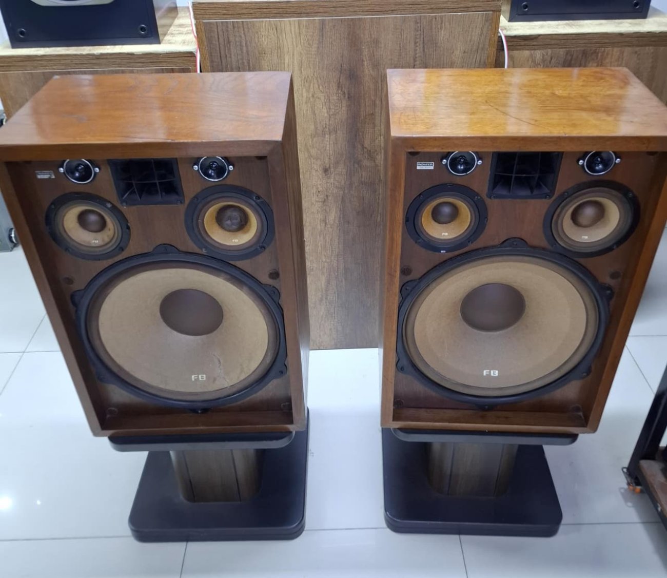 PIONEER MODELO CS-99A