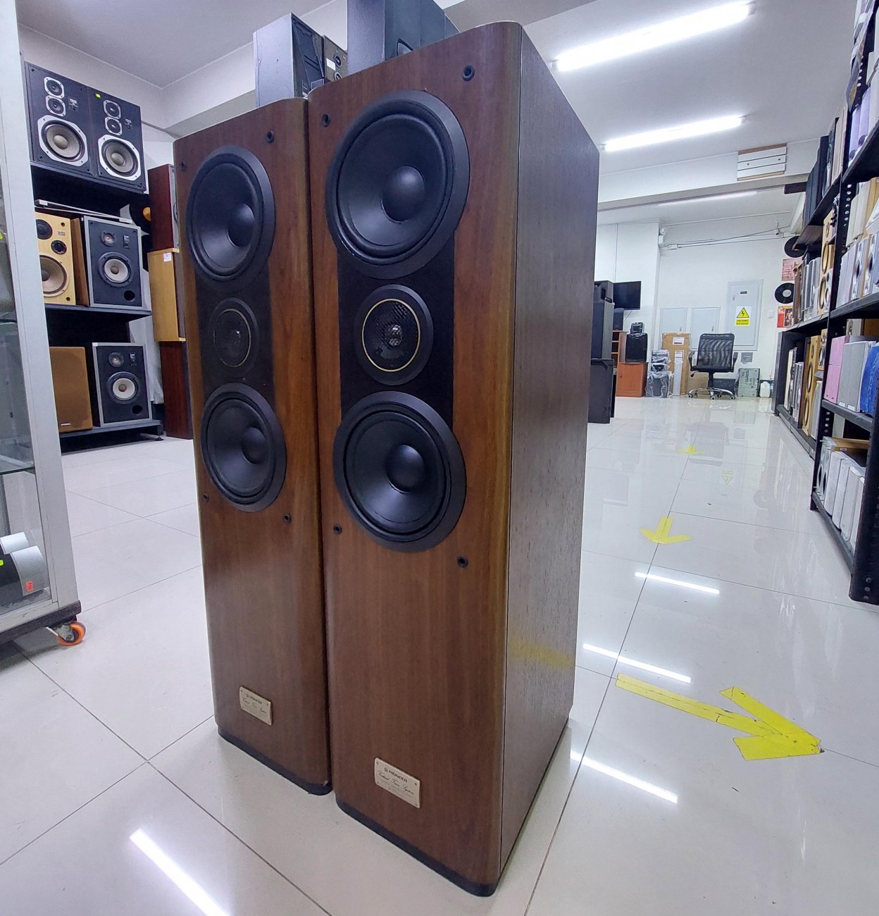 PIONEER MODELO S-77T